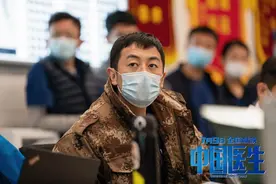 《中国医生》藏彩蛋，朱亚文与角色原型合影，与医护缘分太特别图片