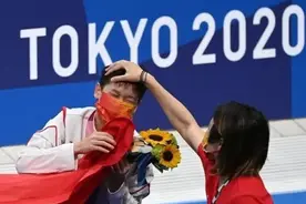 把她捧成神，你们满意了？图片