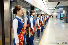 每天挤都挤不上去的地铁，却还是入不敷出？钱都亏在什么地方？图片