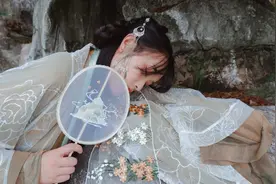 故事：我一入宫就封婕妤，受尽艳羡，冷宫里的妃子却说你像极了她图片