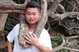 震惊！男子竟用树杈干出这种事！图片