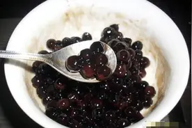 经常喝奶茶，但里面的“珍珠”是什么做的？看完过程，不敢喝图片