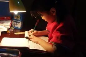 孩子聪明，就是懒？有些细节是孩子在释放无助信号，家长要早发现图片