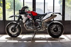 宝马油鸟ADV改装Super MOTO滑胎越野，脑洞是真的大图片