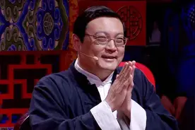所有节目被停播，著名央视主持人梁宏达被迫退圈，网友：停的好图片