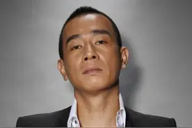 又是第一个！陈小春微博爱国图获全网点赞，过往言论堪称港星典范图片