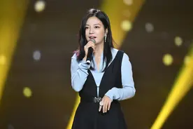 中国“女巴菲特”赵薇大赚特赚，她究竟买了哪些股票图片