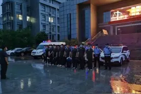 娱乐会所虽大门紧闭 但定远干警发现里面有人图片