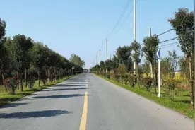 俗话说：“要想富，先修路”，为什么农村的公路越修农民越骂？图片