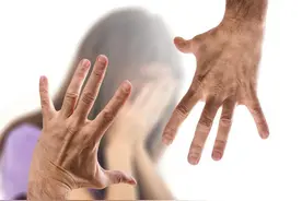 哺乳被围观，跟丈夫抱怨却被打一巴掌：需要栓牢的感情，不靠谱图片