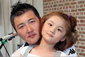 放心了！孙楠女儿买宝瑶开始大学生活，华夏学宫没有毁了她图片
