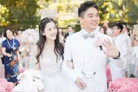 明星婚纱照！张馨予令人羡慕，而他们的结婚照最奇葩图片