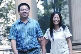 两个搭伙过日子打工人情感生活，很甜蜜，却不长久图片