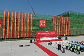 清徐奥特莱斯又近了一步，南部新城展示中心封顶图片