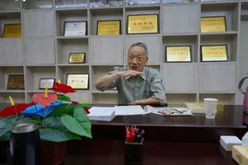 “党指向哪里，我们就奔向哪里！”这位老成电人的话，让人肃然起敬图片