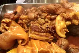 色泽红润，肉烂筋香，香糯可口的猪头肉原来是这么做的图片