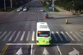 电子眼下的“网红”，秀恩爱的我忍了，但这俩男的让人觉得辣眼睛图片