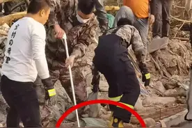 5米长、60斤重巨蛇现身深圳地铁口！或以流浪猫狗为食，不怕雄黄图片