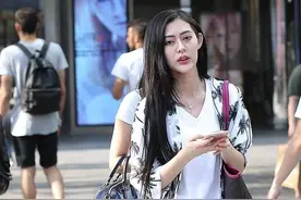 谁说夏季不能穿“长筒靴”？4款“凉靴”足够穿出夏季清爽时髦精图片