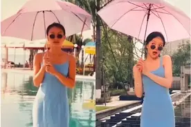 ​女儿晒“一模一样”母女照，同款衣服同样姿势，网友：妈妈完胜图片