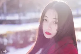 小说：穷小子等车上班，董事长女儿打来电话：站着别动，我来接你图片