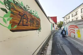 河北石家庄：卡通墙绘扮靓老街巷图片