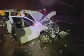 雪天路滑多事故 消防解难暖心间图片