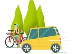 不用手机就可骑走共享单车？熊孩子街头骑行，太危险图片
