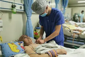 超暖！老人住院没家属照顾 7名医护人员轮流照顾71天图片