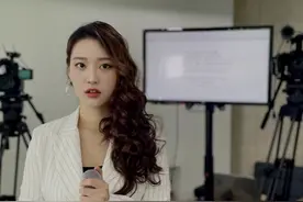 油管颜美声甜韩国女博主，自曝‘脸是假的，脖子以下才是真的’图片