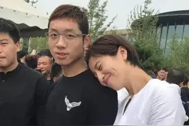 2016年里约奥运会，许昕夺冠后的深情一吻，姚彦的恋情才公之于众图片