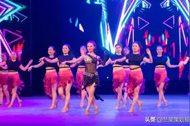 巧笑倩兮杨柳风，“雅韵金金”东方舞晚会，为美而舞图片