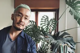 养花养草也能变成潮流大叔？他的确是做到了图片