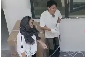 撒贝宁谈起洋媳妇好开心，还调侃对方太凶，两人结婚3年还有俩娃图片
