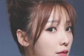 柳岩神仙颜值，身材火辣，号称“小号水蜜桃”图片