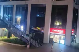 济南这个快递员，买辆二手摩托骑行16小时去郑州救援 去年今日，他正在江西抗洪图片