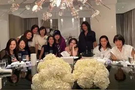 那英杨坤现身私人聚会，天后手夹香烟姿势娴熟，杨坤喝到满脸通红图片