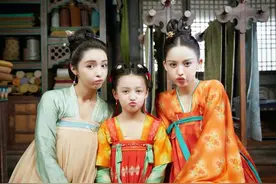 娜扎被小琉璃叫仙女姐姐，和麦迪娜嘟嘴卖萌，3人异域风情太养眼图片