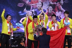 羽球团体赛三大杯，国羽夺两杯，两金一银这成绩，还有啥不满意的图片