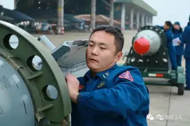 空军苏-30MKK配套大炸弹亮相，电视制导，能穿20米深图片