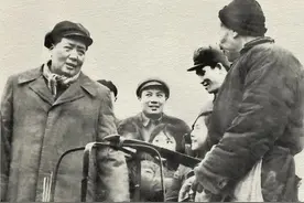 1953年，毛主席想去武汉三镇，湖北政府提出一个要求：必须戴口罩图片
