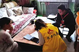 一个一个打电话 挨家挨户去敲门——红古区人普办工作人员细心解释做好长表登记图片