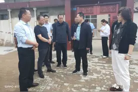 甘肃省卫生健康委调研组调研白马铺镇“厕所革命”建设工作图片