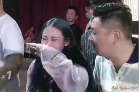 一龙秒杀刘二狗，10秒刘二狗就被打趴，刘二狗老婆泪如雨下图片