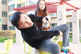 二货夫妻喝醉酒，在大街上闹出笑话，真是绝了，人才啊视频封面