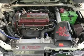 成龙亲自参与设计的车，车上的繁体字说明了，你怎么看？图片