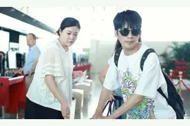 大张伟：舞台上的活泼男子，私底下的大宅男图片