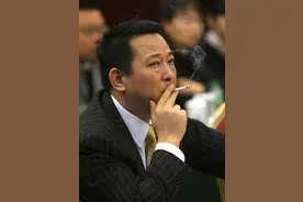 地震捐了5000万，崛起沾满鲜血刘汉，到底是怎样的黑帮大佬？图片