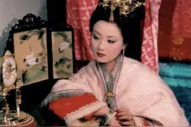 红楼梦：凤的谐音“蜂”，原来凤姐的名字里藏着一只小蜜蜂图片
