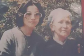美女匪首被特赦后当了工人，毛主席逝世她在家自设灵堂哭昏好几次图片